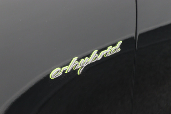 Porsche Cayenne 3.0 E-Hybrid Platinum Edition Sport Chrono Plus, Panoramadak, Luchtvering, Trekhaak, BOSE, 21"