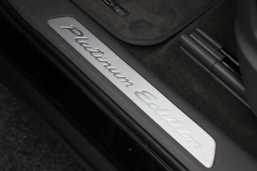 Porsche Cayenne 3.0 E-Hybrid Platinum Edition Sport Chrono Plus, Panoramadak, Luchtvering, Trekhaak, BOSE, 21"