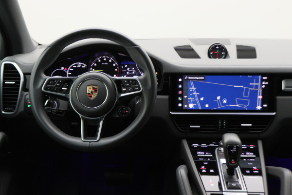 Porsche Cayenne 3.0 E-Hybrid Platinum Edition Sport Chrono Plus, Panoramadak, Luchtvering, Trekhaak, BOSE, 21"