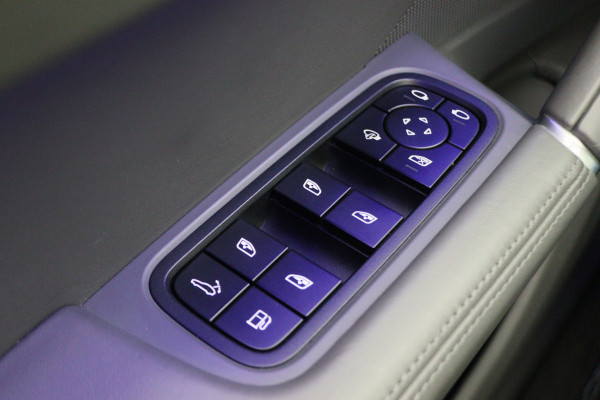 Porsche Cayenne 3.0 E-Hybrid Platinum Edition Sport Chrono Plus, Panoramadak, Luchtvering, Trekhaak, BOSE, 21"