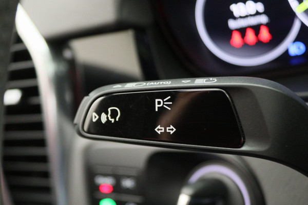 Porsche Cayenne 3.0 E-Hybrid Platinum Edition Sport Chrono Plus, Panoramadak, Luchtvering, Trekhaak, BOSE, 21"