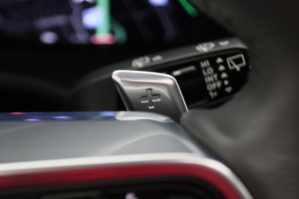 Porsche Cayenne 3.0 E-Hybrid Platinum Edition Sport Chrono Plus, Panoramadak, Luchtvering, Trekhaak, BOSE, 21"