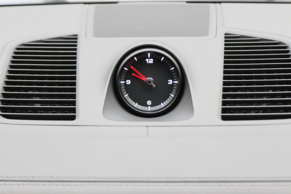 Porsche Cayenne 3.0 E-Hybrid Platinum Edition Sport Chrono Plus, Panoramadak, Luchtvering, Trekhaak, BOSE, 21"