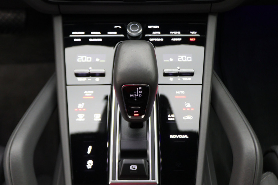 Porsche Cayenne 3.0 E-Hybrid Platinum Edition Sport Chrono Plus, Panoramadak, Luchtvering, Trekhaak, BOSE, 21"