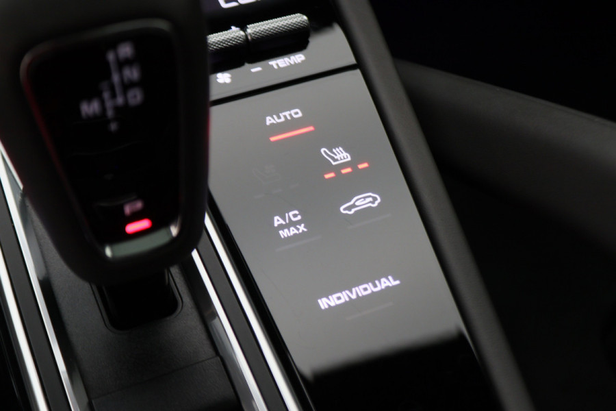 Porsche Cayenne 3.0 E-Hybrid Platinum Edition Sport Chrono Plus, Panoramadak, Luchtvering, Trekhaak, BOSE, 21"