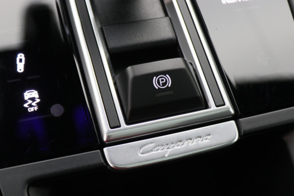 Porsche Cayenne 3.0 E-Hybrid Platinum Edition Sport Chrono Plus, Panoramadak, Luchtvering, Trekhaak, BOSE, 21"