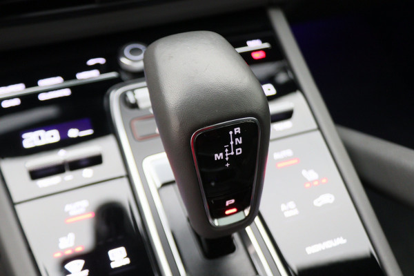 Porsche Cayenne 3.0 E-Hybrid Platinum Edition Sport Chrono Plus, Panoramadak, Luchtvering, Trekhaak, BOSE, 21"