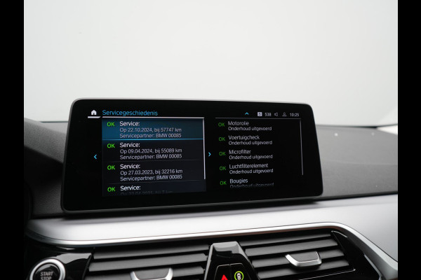 BMW 5 Serie Touring 530e Sportline Plug In Hybrid 293pk Dealer O.H Bernina Grau Metallic PHEV | Trekhaak Afn. | M Sportstuur | Camera | Lederen Sportstoelen Verwarmd | Cruise Control | BMW LED | Hifi Sound | Apple Carplay | Navigatie | Virtual | DAB |