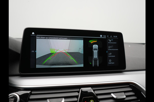 BMW 5 Serie Touring 530e Sportline Plug In Hybrid 293pk Dealer O.H Bernina Grau Metallic PHEV | Trekhaak Afn. | M Sportstuur | Camera | Lederen Sportstoelen Verwarmd | Cruise Control | BMW LED | Hifi Sound | Apple Carplay | Navigatie | Virtual | DAB |