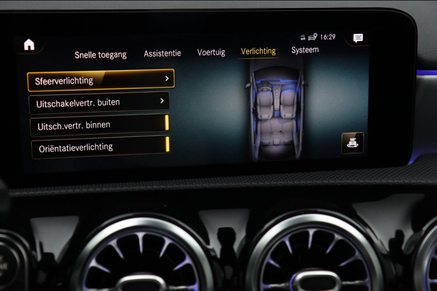 Mercedes-Benz A-Klasse A250 AMG / PANO / KEYLESS / ACC / CAMERA / DODEHOEK