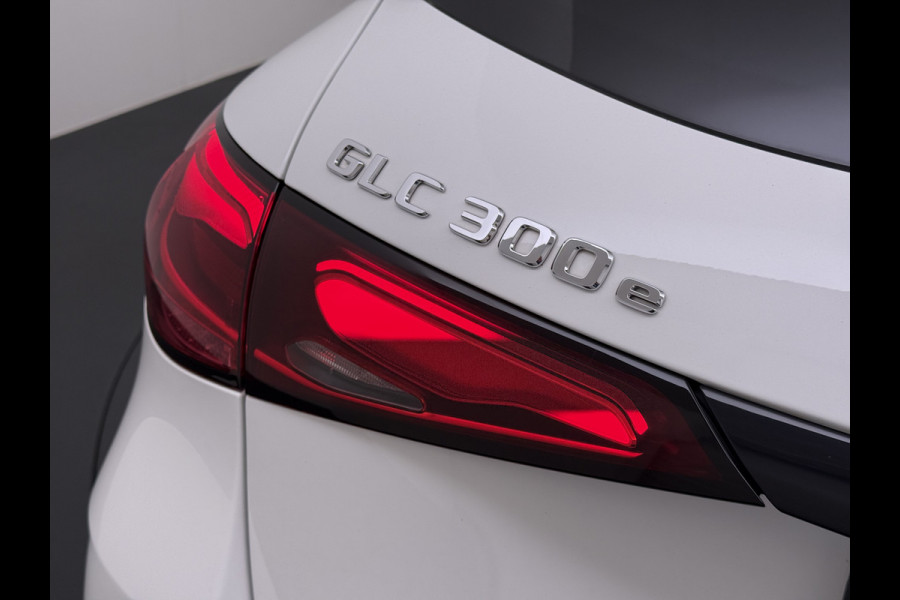 Mercedes-Benz GLC GLC 300 e 4M AMG Line | Achterasbesturing Luchtvering Trekhaak Burmester Distronic