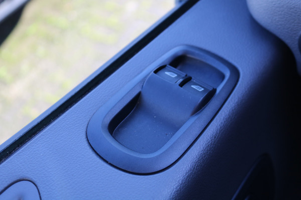 Ford Transit 2.0 TDCI 130pk L4 H3 Trend Airco 270Gr Achterdeuren