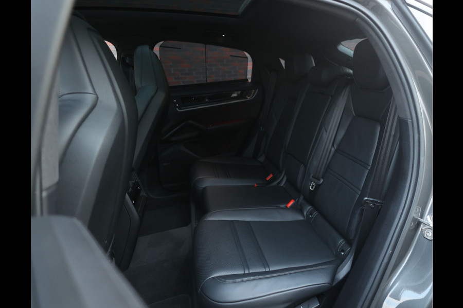 Porsche Cayenne Coupé 4.0 Turbo E-Hybrid | Quartzit - Pano - Trekhaak - Sport Chrono