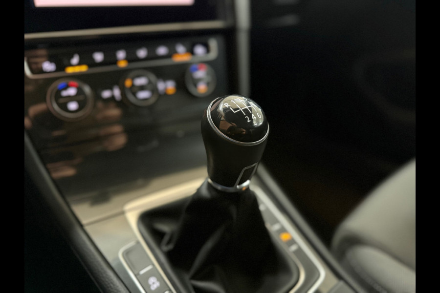 Volkswagen Golf 1.5 TSI | Black Style | Virtual | LED | ACC | Camera | Multimedia | Clima | Sportonderstel | Trekhaak | NAP |