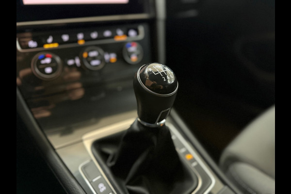 Volkswagen Golf 1.5 TSI | Black Style | Virtual | LED | ACC | Camera | Multimedia | Clima | Sportonderstel | Trekhaak | NAP |