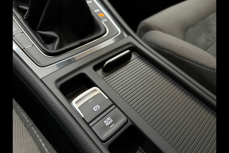 Volkswagen Golf 1.5 TSI | Black Style | Virtual | LED | ACC | Camera | Multimedia | Clima | Sportonderstel | Trekhaak | NAP |