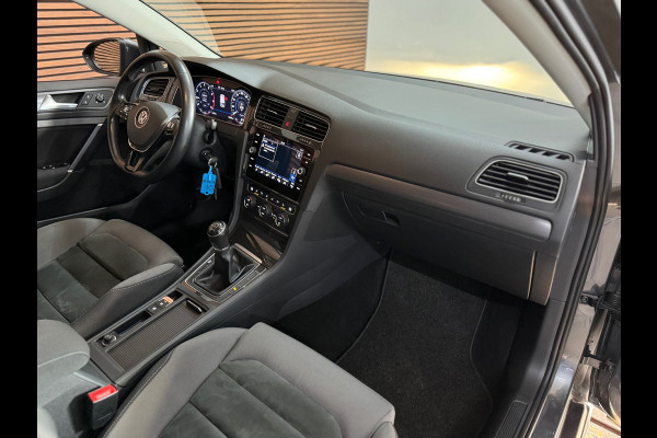 Volkswagen Golf 1.5 TSI | Black Style | Virtual | LED | ACC | Camera | Multimedia | Clima | Sportonderstel | Trekhaak | NAP |