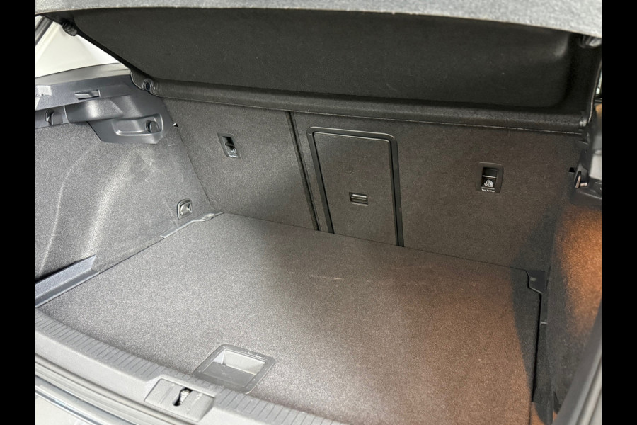 Volkswagen Golf 1.5 TSI | Black Style | Virtual | LED | ACC | Camera | Multimedia | Clima | Sportonderstel | Trekhaak | NAP |