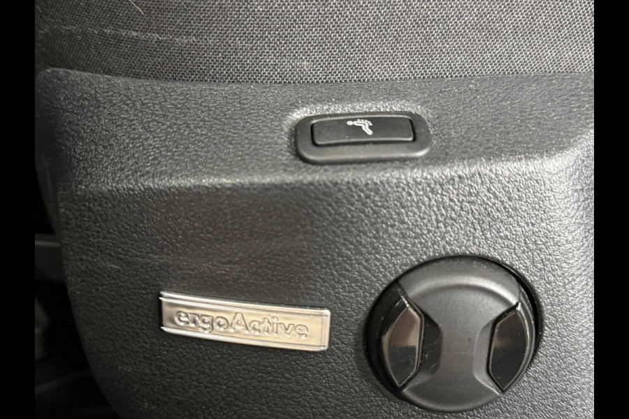 Volkswagen Golf 1.5 TSI | Black Style | Virtual | LED | ACC | Camera | Multimedia | Clima | Sportonderstel | Trekhaak | NAP |