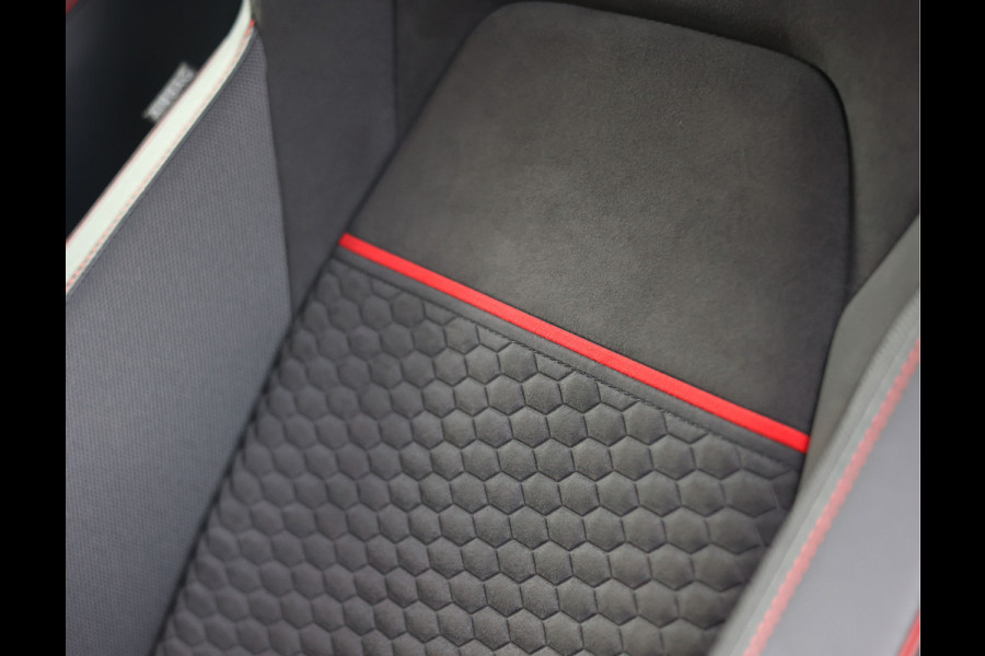 Volkswagen Golf 2.0 TSI GTI | Clubsport - Black Style - 19" Scottsdale