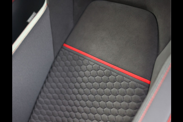 Volkswagen Golf 2.0 TSI GTI | Clubsport - Black Style - 19" Scottsdale