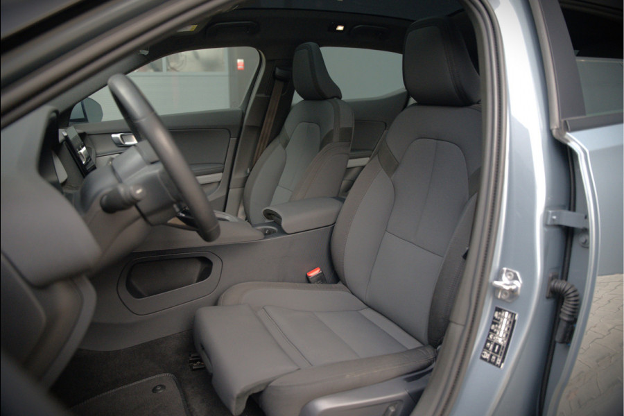 Polestar 2 Long Range Dual Motor Launch Edition 78kWh | Panoramadak | Stoelverwarming | Stuurverwarming | Harman Kardon | Memory Seat | 360 Camera | Keyless | Elektrische Trekhaak | Apple Carplay | BTW | LED |