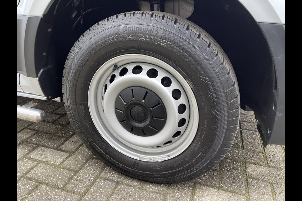 Volkswagen Crafter 30 2.0 TDI L3H2 Comfortline ( voorheen L2H1 ) / euro 6 / bpm vrij / lease vanaf € 358 / vaste prijs rijklaar € 21.950 ex btw / zilver metallic / airco / cruise / navi / pdc voor en achter