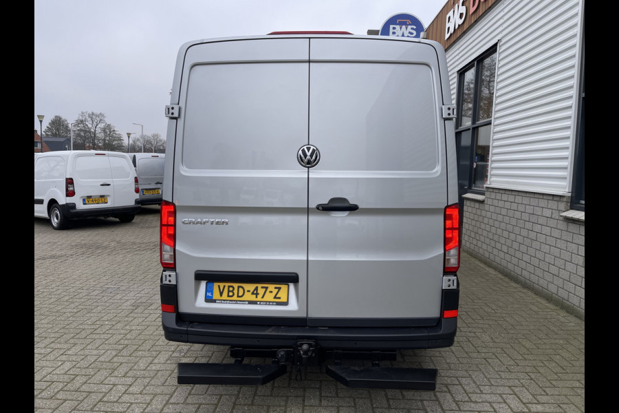 Volkswagen Crafter 30 2.0 TDI L3H2 Comfortline ( voorheen L2H1 ) / euro 6 / bpm vrij / lease vanaf € 358 / vaste prijs rijklaar € 21.950 ex btw / zilver metallic / airco / cruise / navi / pdc voor en achter