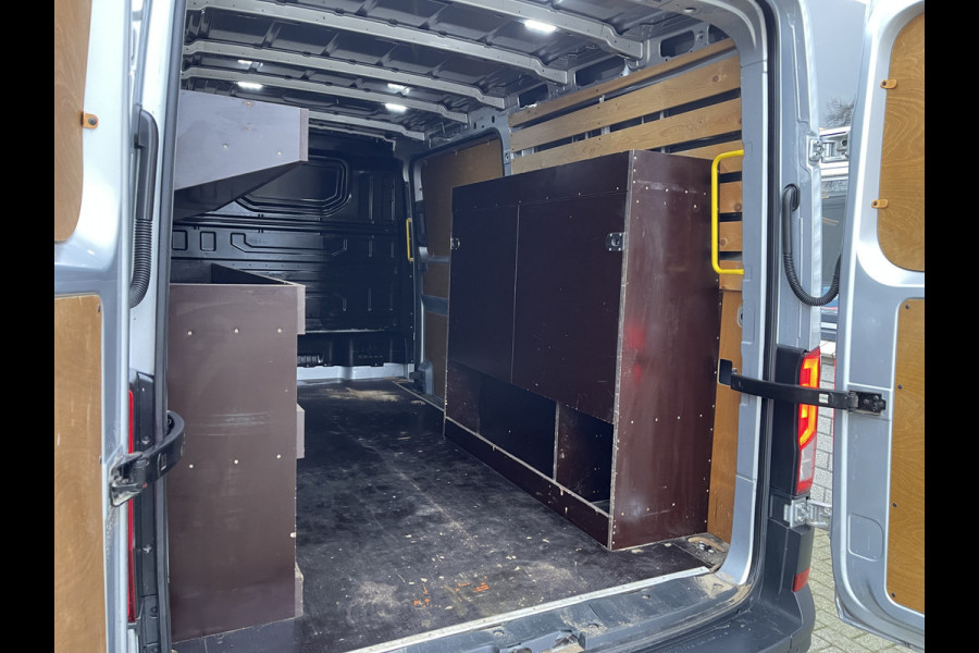 Volkswagen Crafter 30 2.0 TDI L3H2 Comfortline ( voorheen L2H1 ) / euro 6 / bpm vrij / lease vanaf € 358 / vaste prijs rijklaar € 21.950 ex btw / zilver metallic / airco / cruise / navi / pdc voor en achter