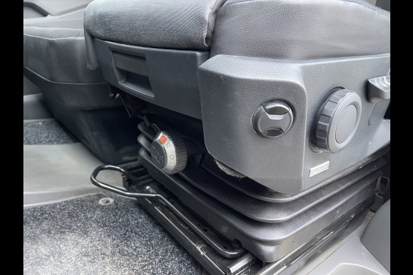 Volkswagen Crafter 30 2.0 TDI L3H2 Comfortline ( voorheen L2H1 ) / euro 6 / bpm vrij / lease vanaf € 358 / vaste prijs rijklaar € 21.950 ex btw / zilver metallic / airco / cruise / navi / pdc voor en achter