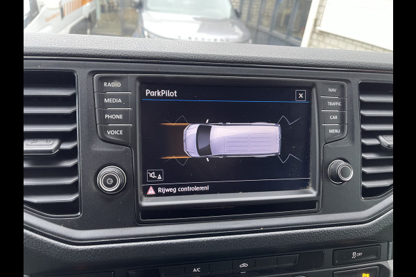 Volkswagen Crafter 30 2.0 TDI L3H2 Comfortline ( voorheen L2H1 ) / euro 6 / bpm vrij / lease vanaf € 358 / vaste prijs rijklaar € 21.950 ex btw / zilver metallic / airco / cruise / navi / pdc voor en achter