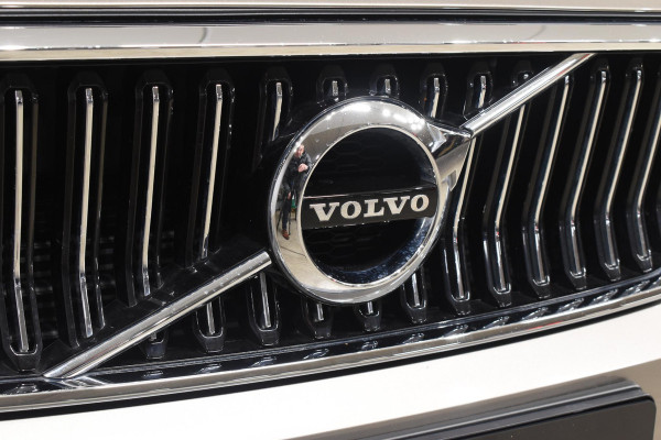Volvo XC40 T4 211PK Automaat Recharge Inscription Expression / Navigatie / Elektrisch glazen panorama schuifdak / Cruise Control / Elektrische achterklep / Achteruitrijcamera /