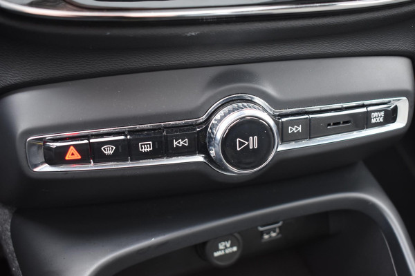 Volvo XC40 T4 211PK Automaat Recharge Inscription Expression / Navigatie / Elektrisch glazen panorama schuifdak / Cruise Control / Elektrische achterklep / Achteruitrijcamera /