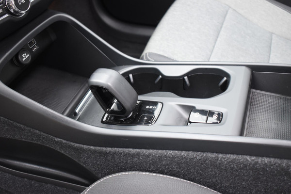 Volvo XC40 T4 211PK Automaat Recharge Inscription Expression / Navigatie / Elektrisch glazen panorama schuifdak / Cruise Control / Elektrische achterklep / Achteruitrijcamera /
