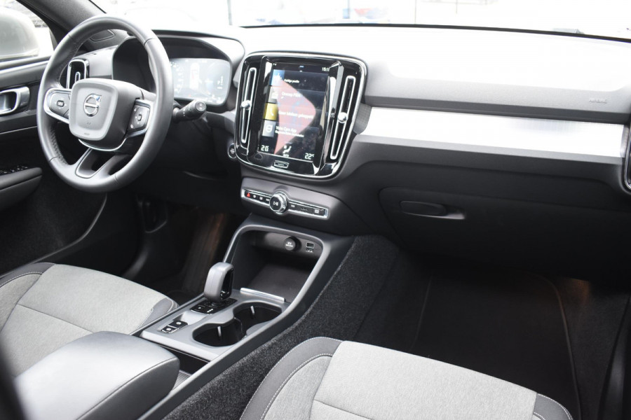 Volvo XC40 T4 211PK Automaat Recharge Inscription Expression / Navigatie / Elektrisch glazen panorama schuifdak / Cruise Control / Elektrische achterklep / Achteruitrijcamera /