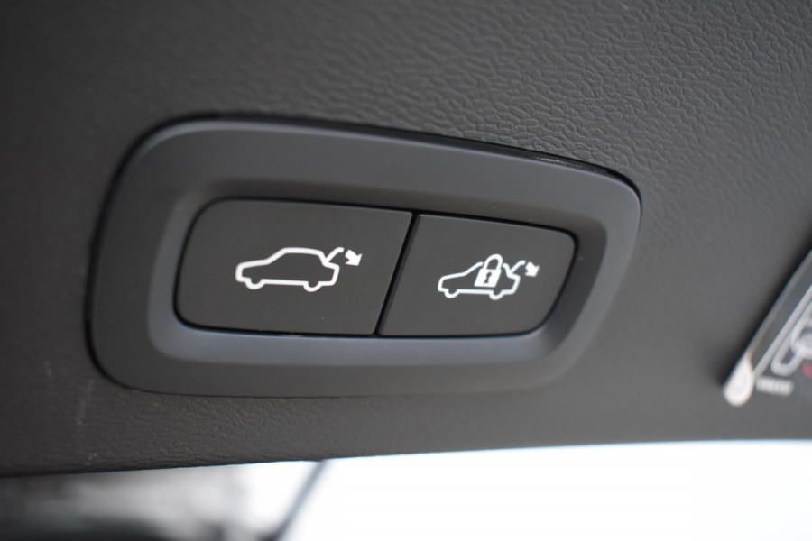 Volvo XC40 T4 211PK Automaat Recharge Inscription Expression / Navigatie / Elektrisch glazen panorama schuifdak / Cruise Control / Elektrische achterklep / Achteruitrijcamera /