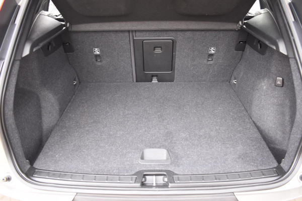 Volvo XC40 T4 211PK Automaat Recharge Inscription Expression / Navigatie / Elektrisch glazen panorama schuifdak / Cruise Control / Elektrische achterklep / Achteruitrijcamera /