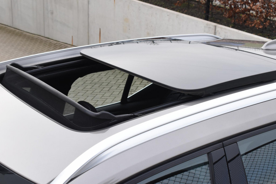 Volvo XC40 T4 211PK Automaat Recharge Inscription Expression / Navigatie / Elektrisch glazen panorama schuifdak / Cruise Control / Elektrische achterklep / Achteruitrijcamera /