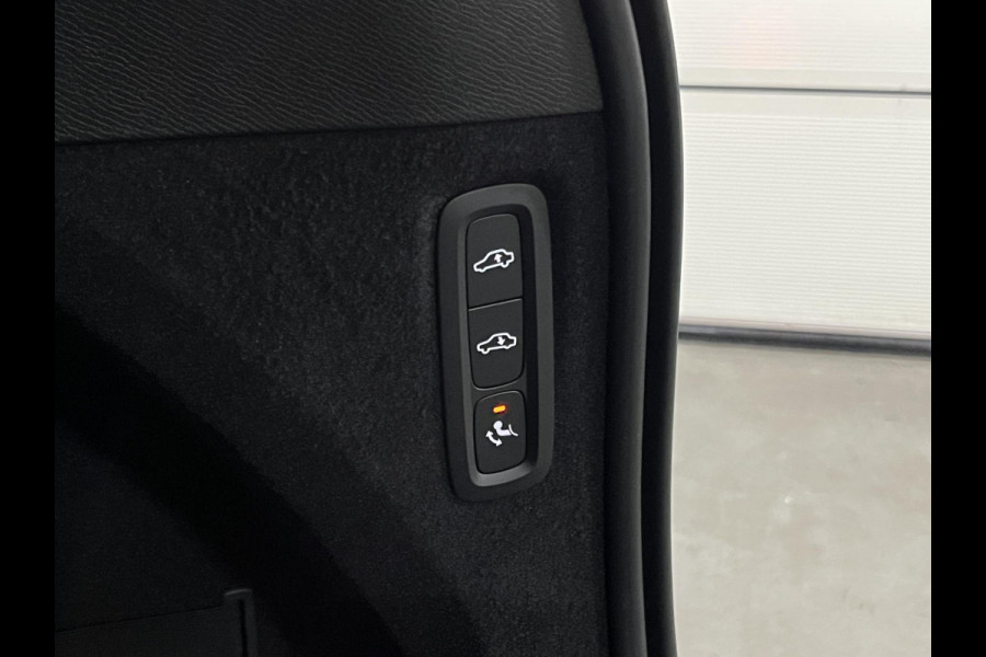 Volvo XC90 2.0 T8 Plug-in hybrid AWD Ultra Dark Luchtvering | Bowers & Wilkins | Massage | Trekhaak | Adapt. Cruise | Stoelventilatie | 22" wielen | 360 camera | Head-up