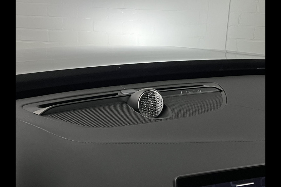Volvo XC90 2.0 T8 Plug-in hybrid AWD Ultra Dark Luchtvering | Bowers & Wilkins | Massage | Trekhaak | Adapt. Cruise | Stoelventilatie | 22" wielen | 360 camera | Head-up
