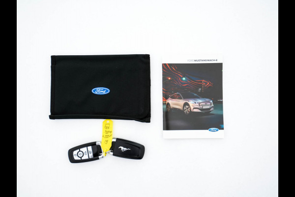 Ford Mustang Mach-E RWD 75 kWh (3-Fase-11 kW) {SOH-90%} (INCL-BTW) Aut.*LEATHER | FULL-LED | DAB | DIGI-COCKPIT | KEYLESS | NAVI-FULLMAP | CARPLAY | HEATED-COMFORTSEATS | TOPVIEW |  ADAPTIVE-CRUISE | PRIVACY-GLASS | 18'' ALU*