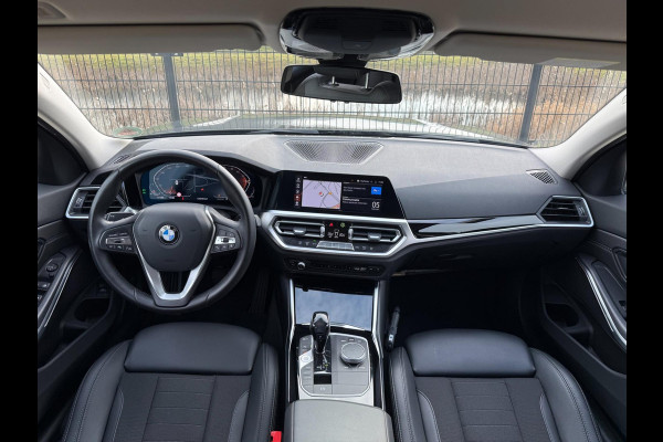 BMW 3 Serie Touring 318i Executive Edition | ACC | PDC | Half Leder | 17' LMV