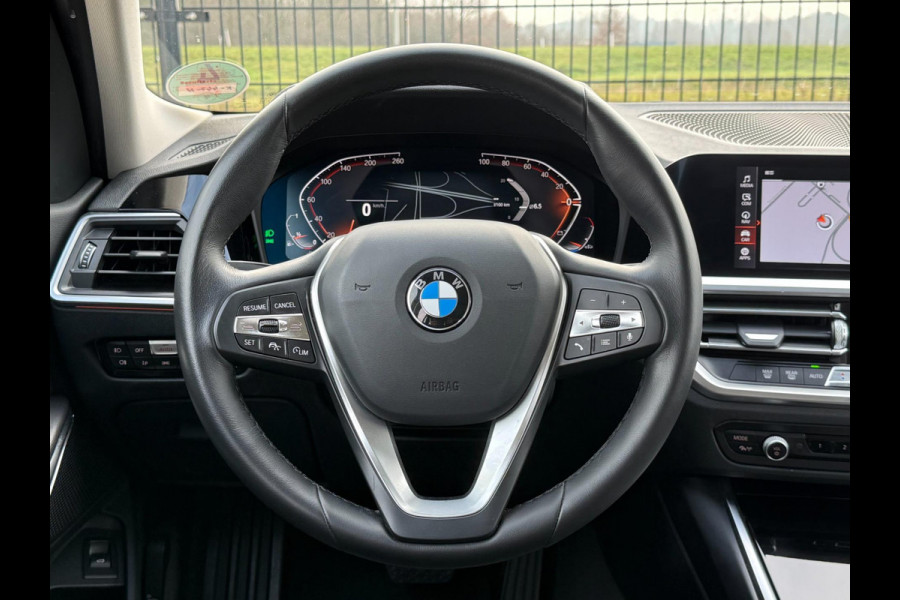 BMW 3 Serie Touring 318i Executive Edition | ACC | PDC | Half Leder | 17' LMV