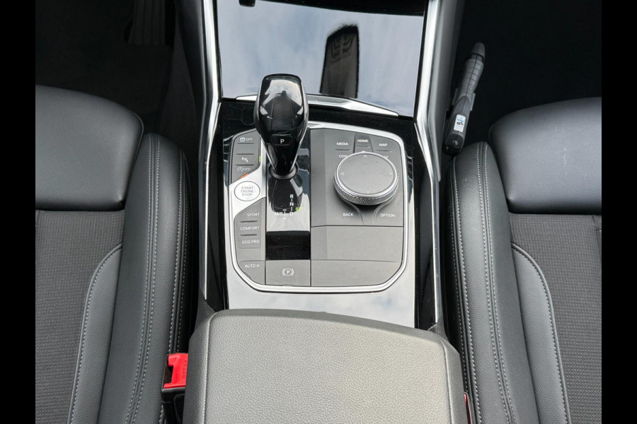 BMW 3 Serie Touring 318i Executive Edition | ACC | PDC | Half Leder | 17' LMV