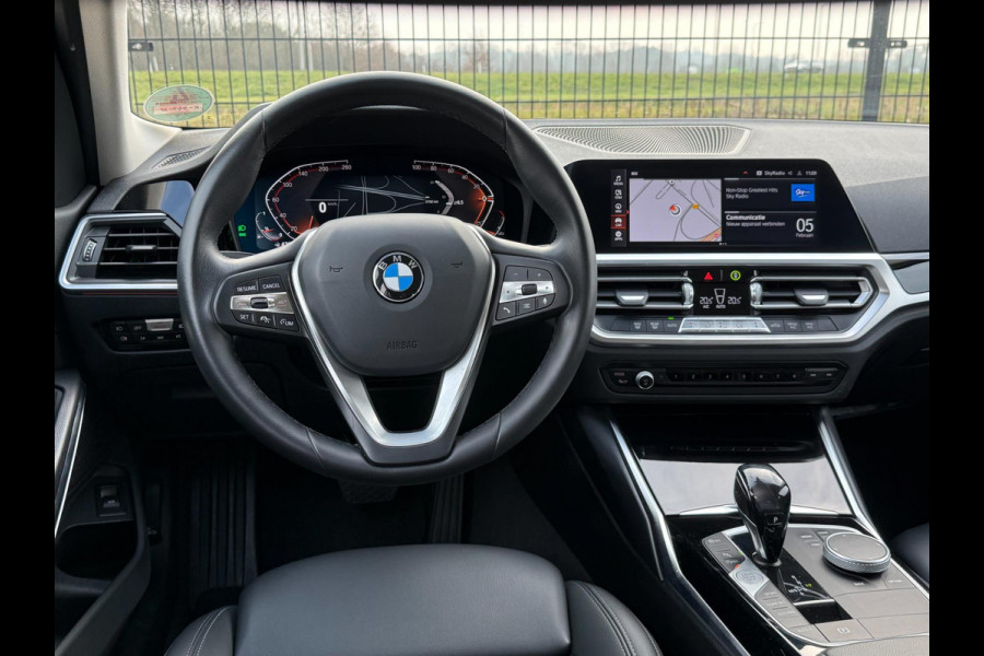 BMW 3 Serie Touring 318i Executive Edition | ACC | PDC | Half Leder | 17' LMV