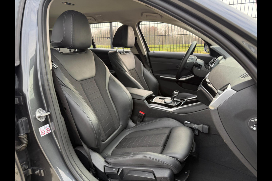 BMW 3 Serie Touring 318i Executive Edition | ACC | PDC | Half Leder | 17' LMV