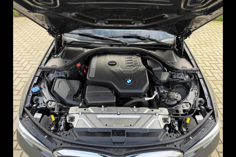 BMW 3 Serie Touring 318i Executive Edition | ACC | PDC | Half Leder | 17' LMV