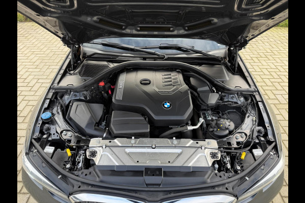 BMW 3 Serie Touring 318i Executive Edition | ACC | PDC | Half Leder | 17' LMV