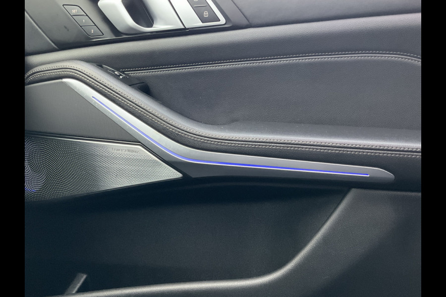 BMW X5 xDrive40i High Executive M-Sport Trekhaak HUD Pano B&W Luchtvering Stoelverw+Ventilatie Leer BOMVOL!