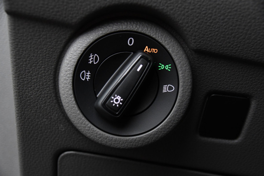 Volkswagen Transporter 2.0 TDI L2H1 30 ABT Bulli Edition Camera, Cruise, Carplay, LED, Stoelverwarming, Standkachel, Multimedia, Sensoren, Uniek!